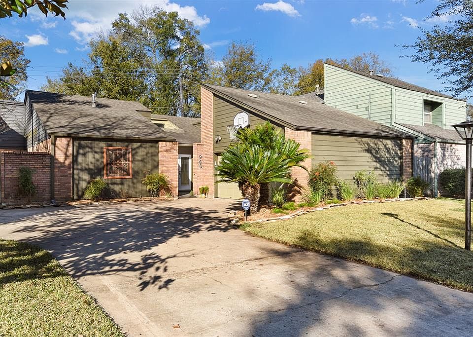 1st image of 946 Coachlight Dr