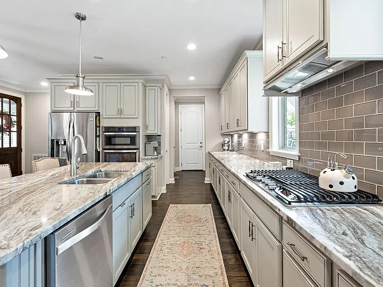 138 Haverford Dr — Photo 5