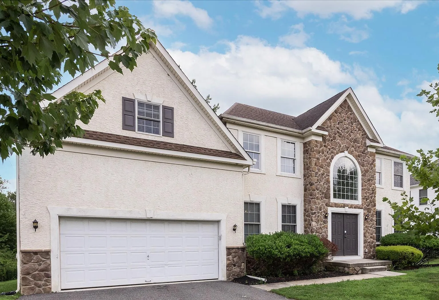 4 bed, 3.0 bath, 3573 sqft, $4,500 — Photo 2