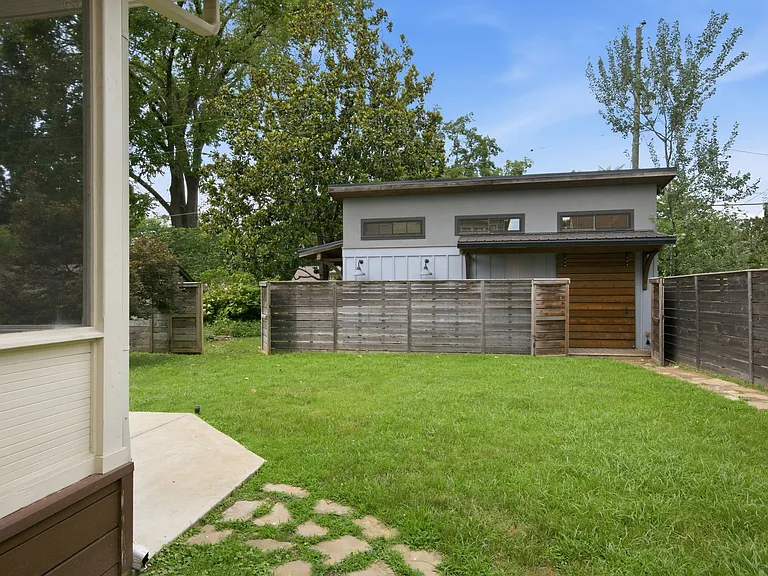 227 Carden Ave — Photo 59