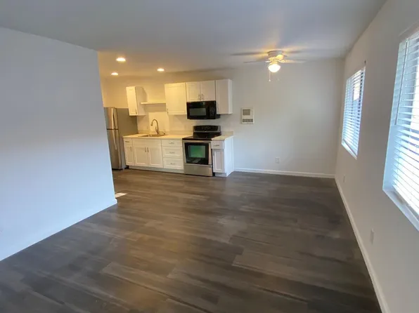 707 Windsor Ct APT 4, Vista, CA 92084