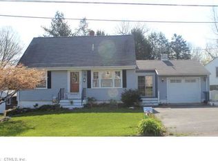 8 Old Farm Rd, Wallingford, CT 06492