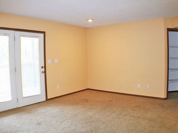 2nd image of 1040 Duchess Dr Unit 7