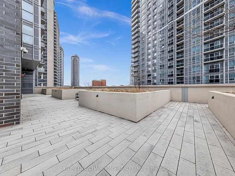 225 Village Green Sq #Penthouse 08 — Photo 41