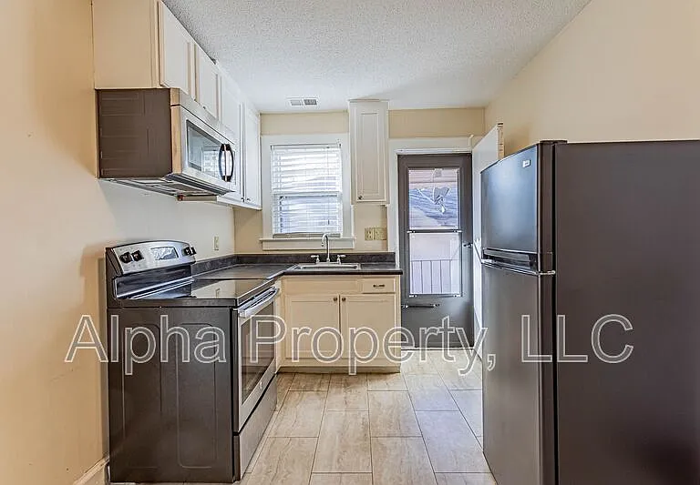 1315 E Washington St #A — Photo 4