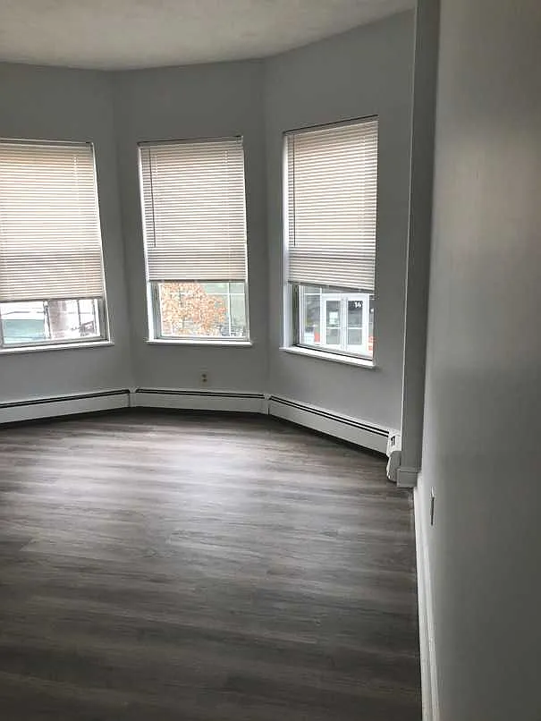 4 bed, $5,200 — Photo 4