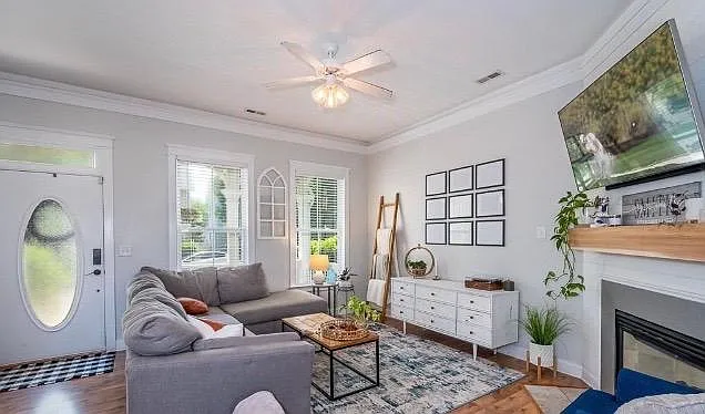3 bed, 2.5 bath, 1522 sqft, $1,895 — Photo 3