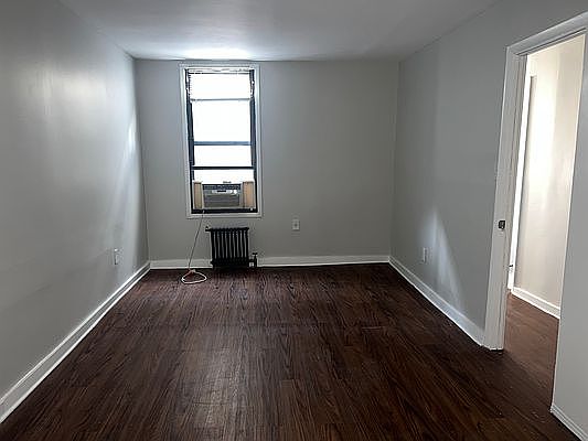 5th image of 368 Tompkins Ave APT 3