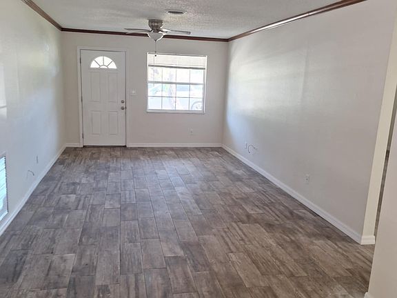 5th image of 806 62nd Ave NE