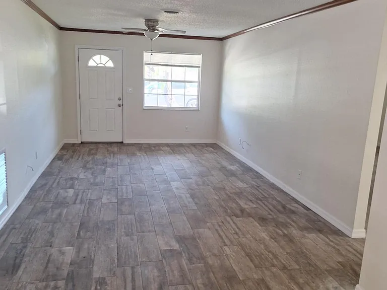 806 62nd Ave NE — Photo 5