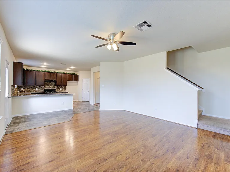 10907 Woodland Leaf Ln — Photo 9