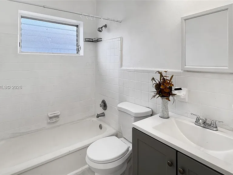 7717 Byron Ave #9 — Photo 15