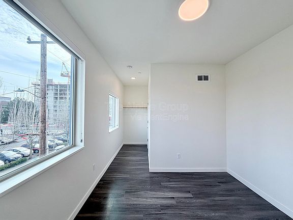 4th image of 1545 NE 41st Ave Unit 301