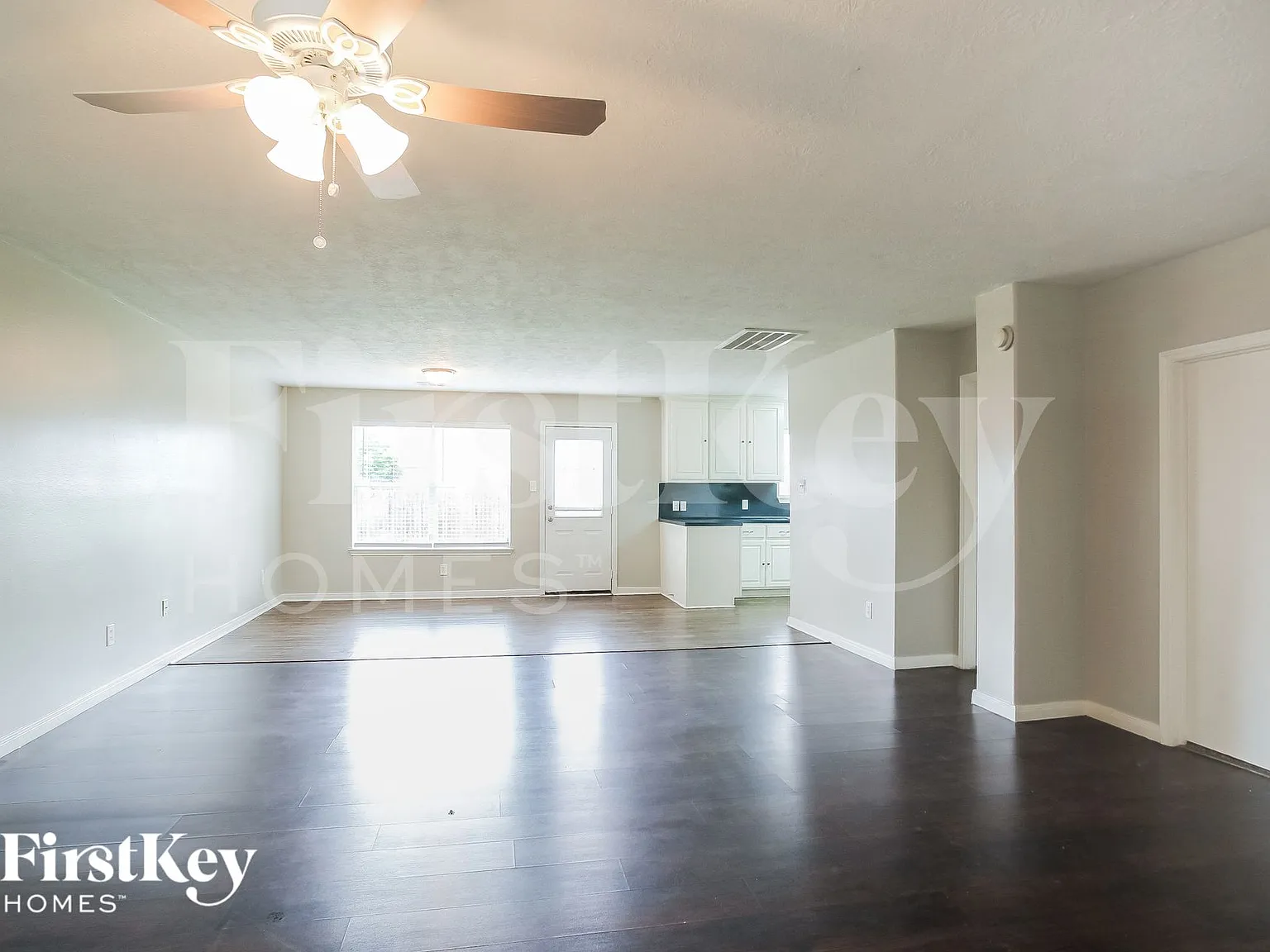 4 bed, 2.5 bath, 2268 sqft, $2,325 — Photo 3