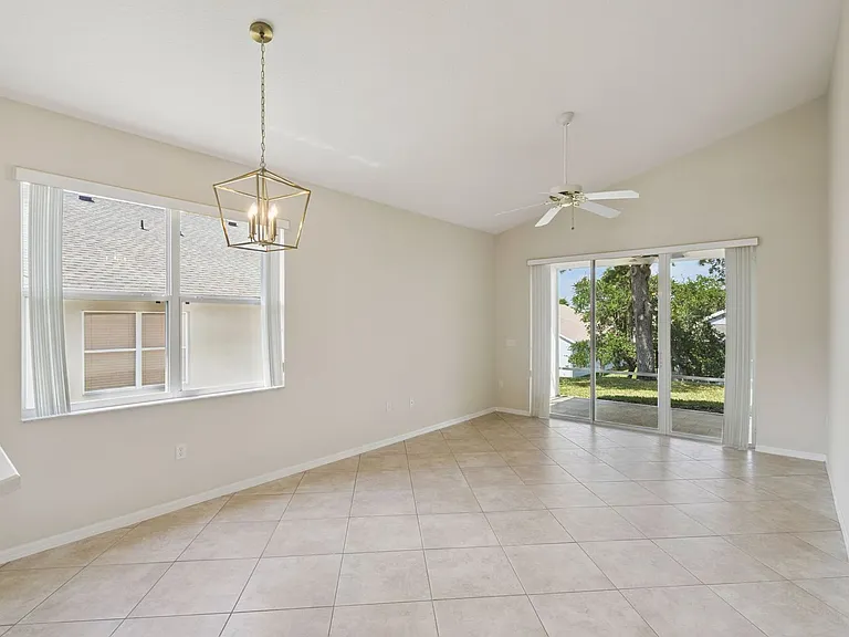 771 Wolf Creek St — Photo 6