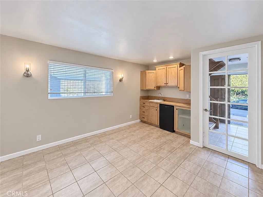 3 bed, 1812 sqft, $5,500 — Photo 2