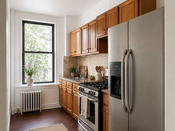 4th image of 41 Bruckner Blvd APT 2