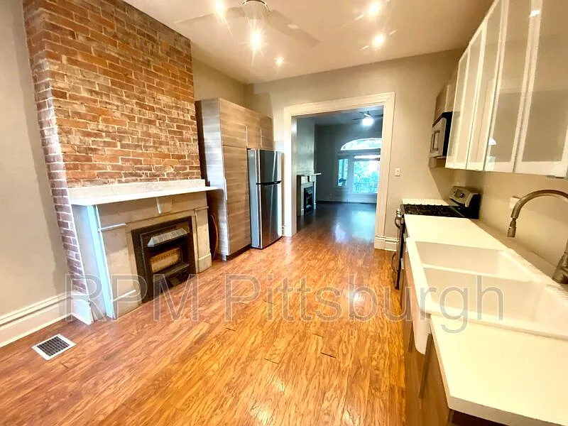 735 N Beatty St #1 photo 1