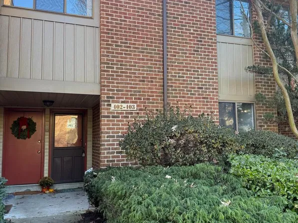 402 Cypress Point Cir #A, Mount Laurel, NJ 08054