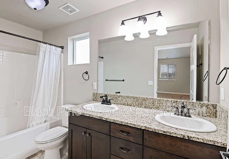 1873 N Justin Ave — Photo 24