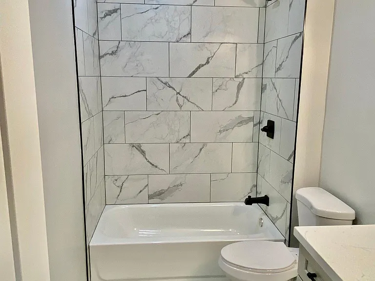 N 220 W — Photo 6