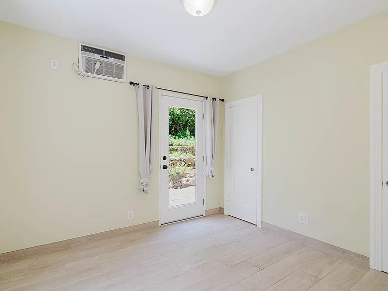 11036 Fruitland Dr — Photo 16