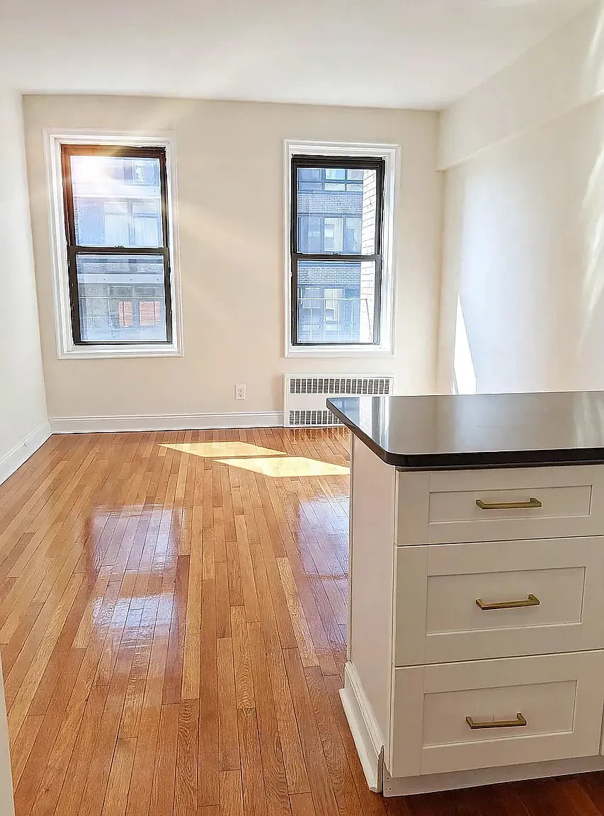 342 East 49th Street — Photo 2