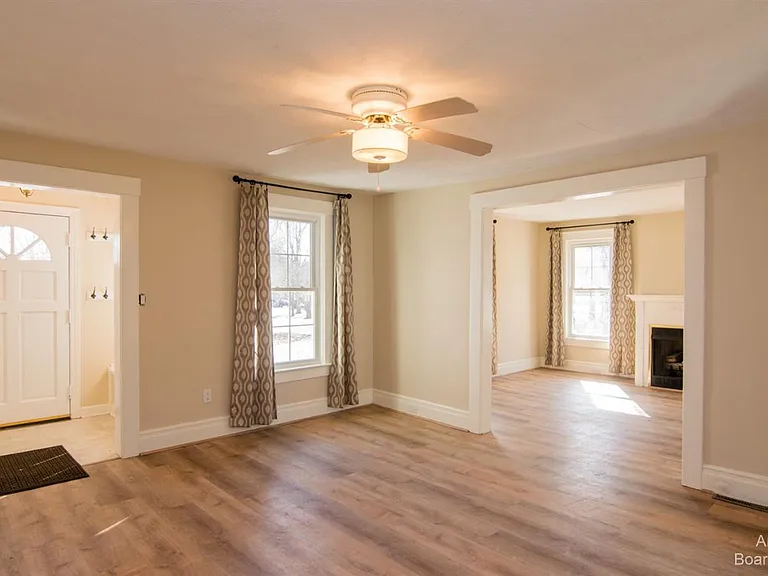 5071 Plymouth Rd — Photo 7