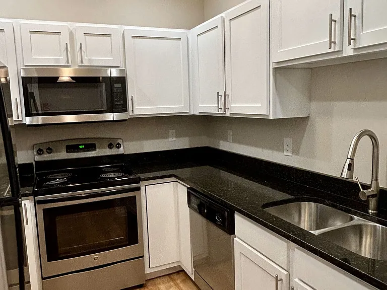 Park Madison Apartments — Photo 7
