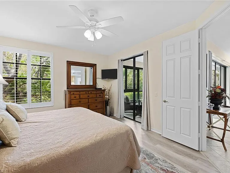 27190 Oakwood Lake Dr #102 — Photo 17