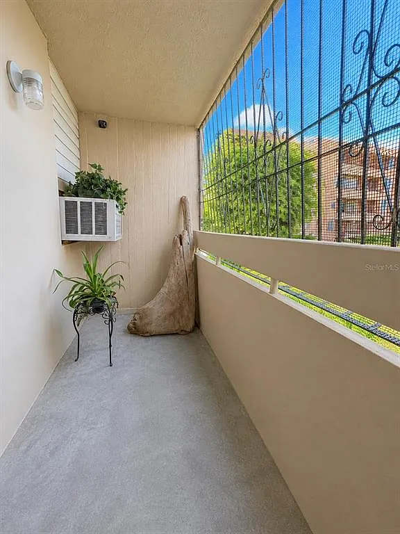 Building Photo - 12 San Fdernando Gdns #D3