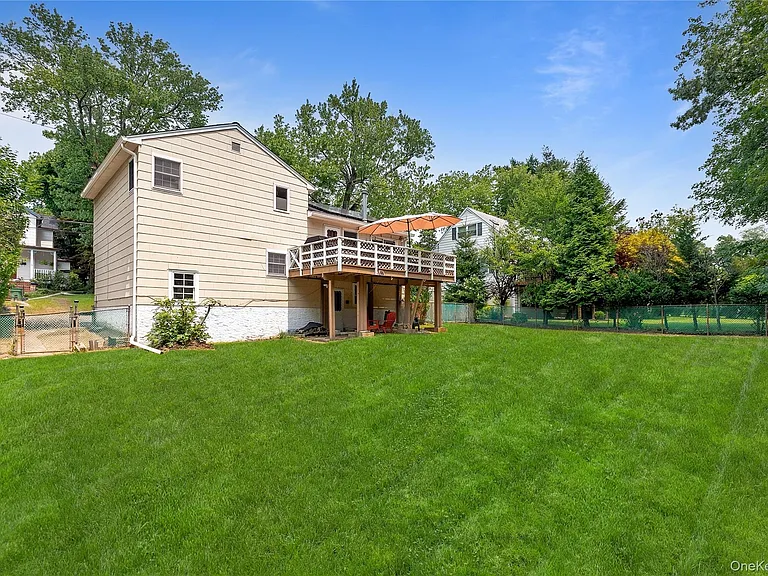20 Walnut St — Photo 21