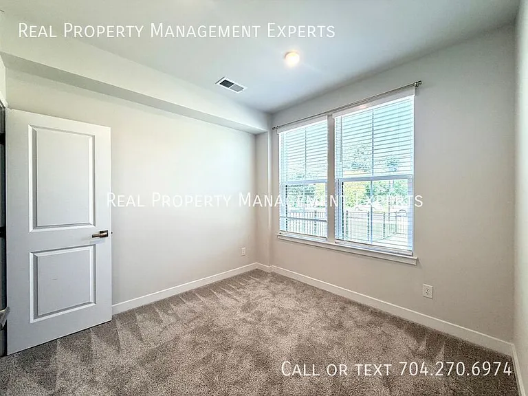 2841 Statesville Ave — Photo 16