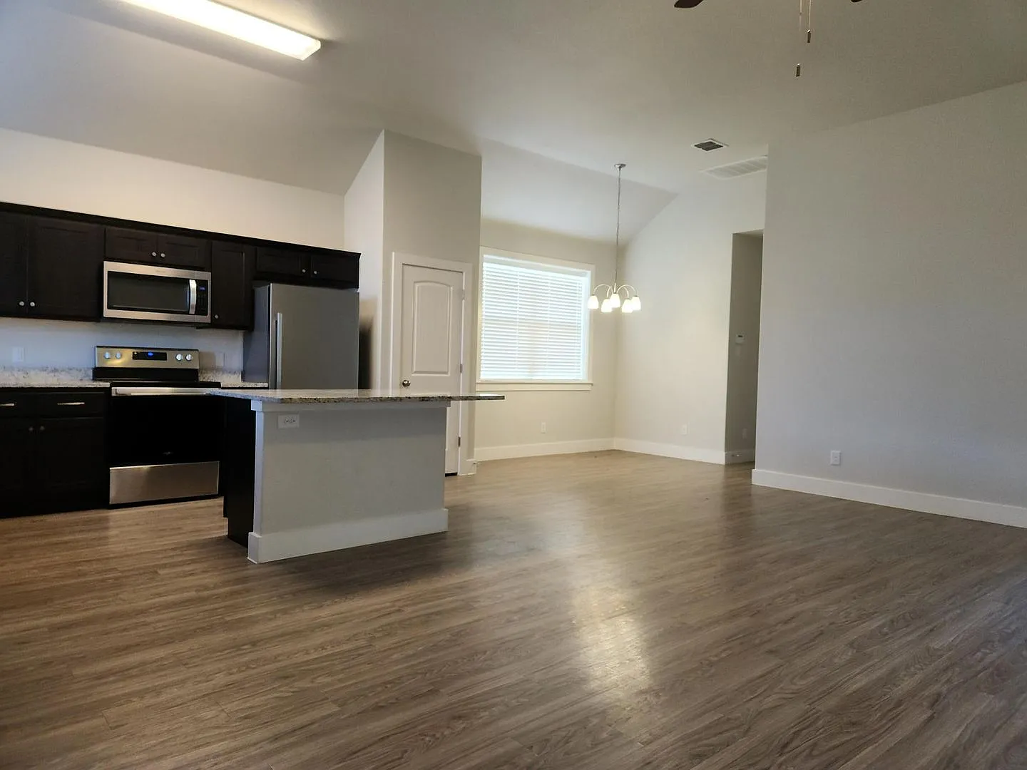 Spacious Home — Photo 4