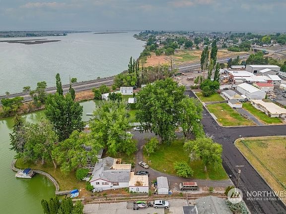 3rd image of 2609 W Lakeside Drive