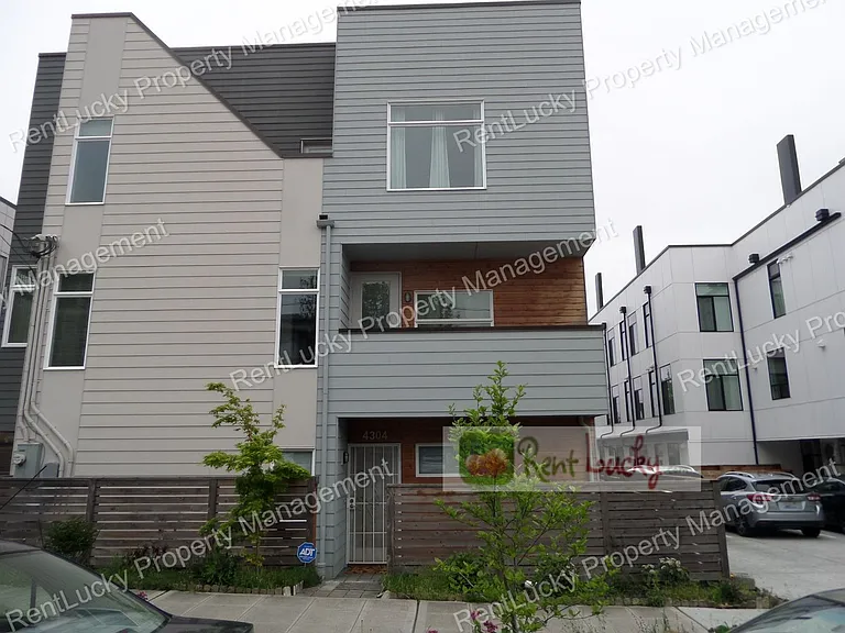 4304 Evanston Ave N — Photo 2