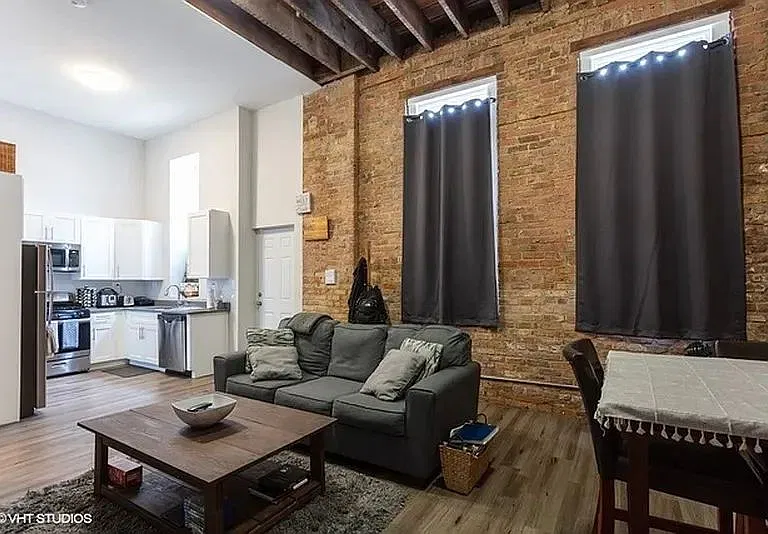2001 S Loomis St #1R — Photo 3