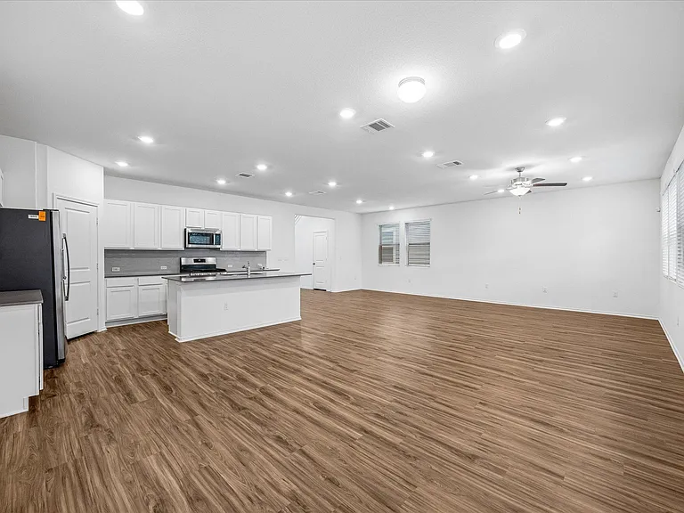 10303 Buster Dr — Photo 7