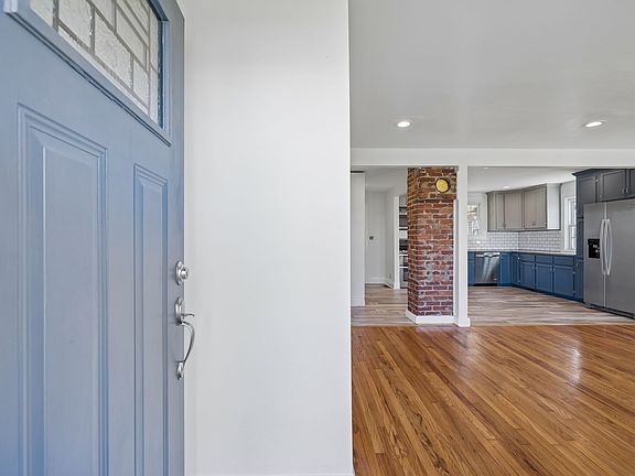 5th image of 404 Connell St