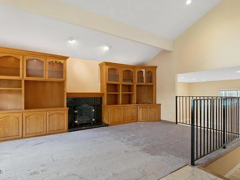447 Santa Barbara Cir — Photo 2