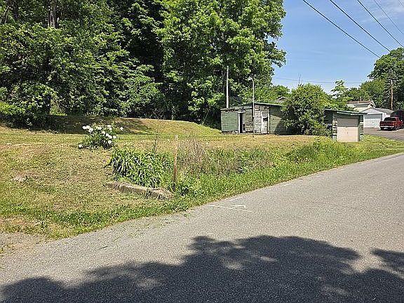 3rd image of 1087 Old State Rd