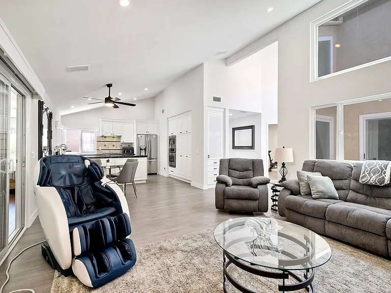 1237 Granada Way — Photo 7