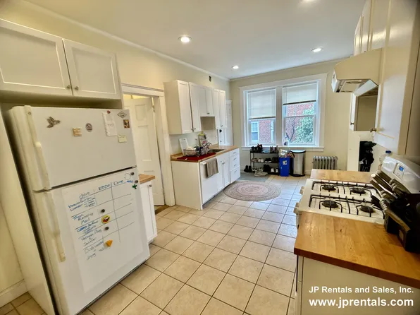 476 Jamaicaway, Jamaica Plain, MA