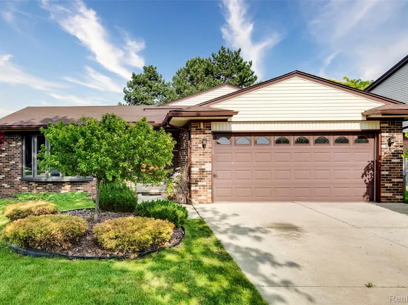 24705 Colonial Dr, Woodhaven, MI 48183