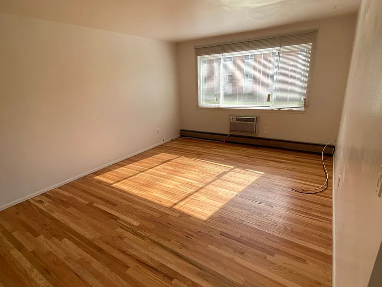 2400 Northwestern Ave — Photo 6