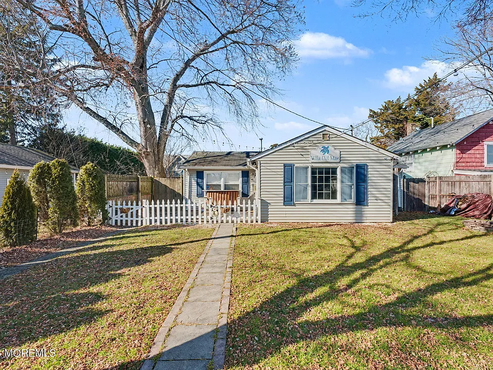 1121 Bay Ave #BACK HOUSE