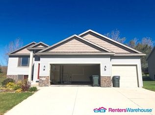 5271 Ridgeway Rd NW, Rochester, MN 55901