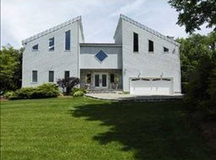 718 S Pascack Rd, Chestnut Ridge, NY 10977
