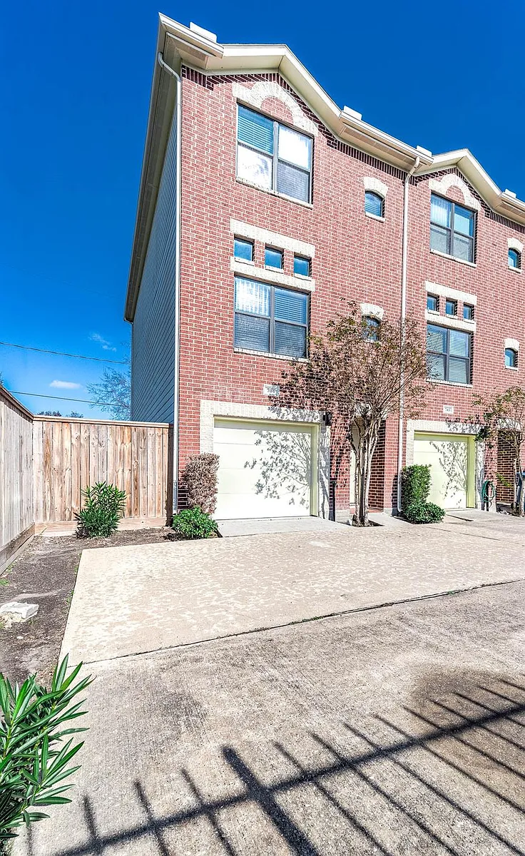 Building Photo - 7650 Springhill St #704