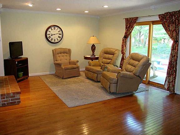 3rd image of 1734 Sycamore Dr